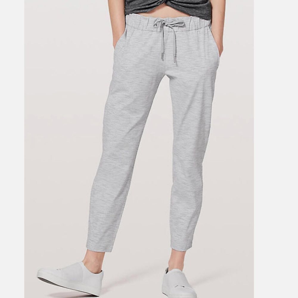Lululemon On the Fly Pant size 10 Wee Are From Space Nimbus Battleship Stripe